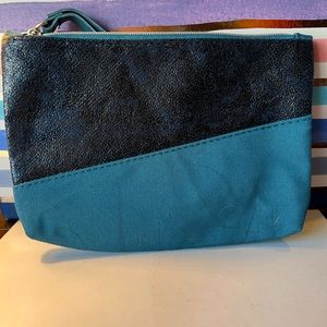 Travel makeup bag